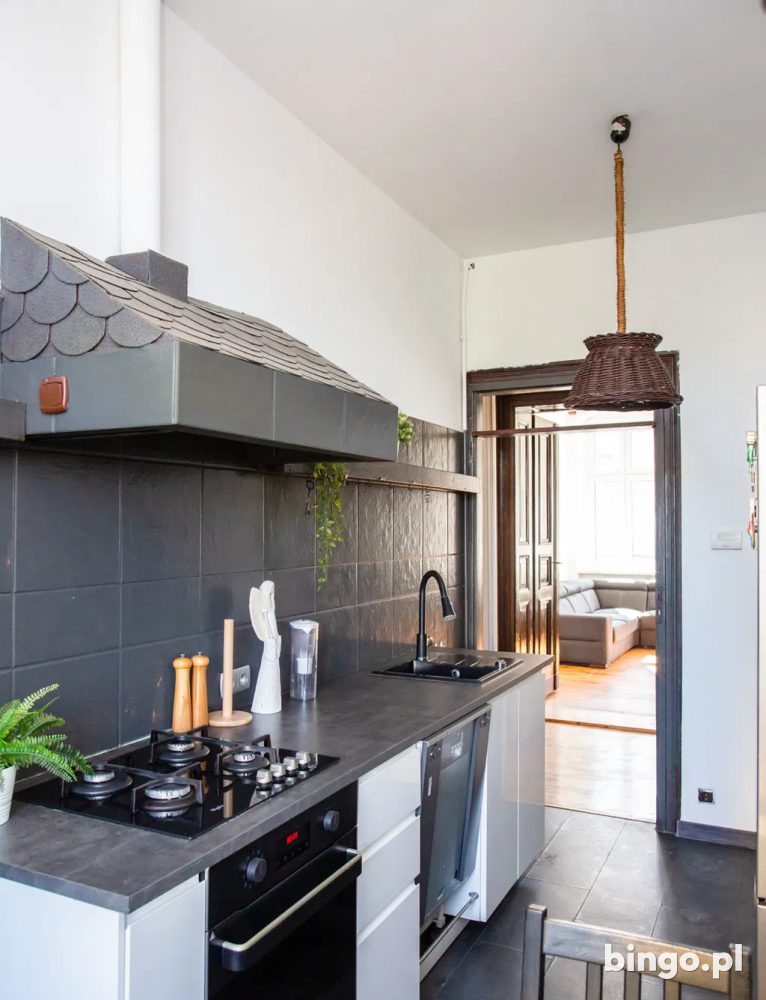 3 pokoje, 90 m² · Nadodrze